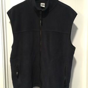 Men’s fleece vest.
